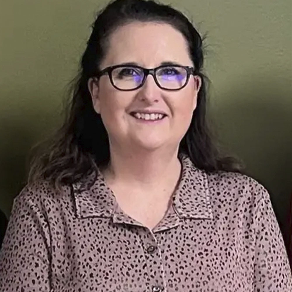 Leslie Adams